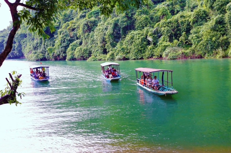 Một ngày rong ruổi trên Hồ Ba Bể